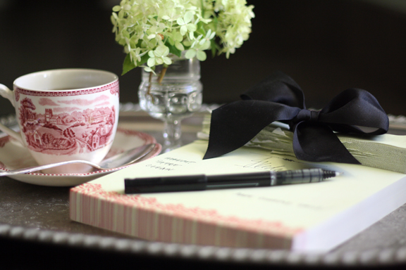close-up-pad-paper-cup-flowers