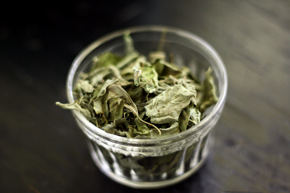 dried-basil-in-jar