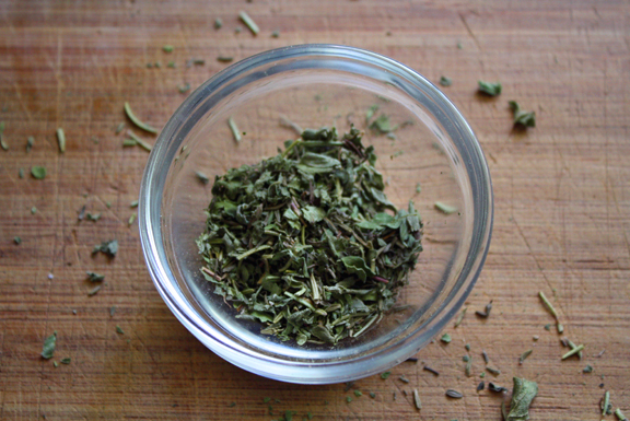 dried-herbs-on-cutting-board