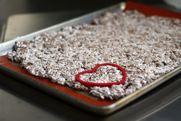 marshmallow-rice-crispy-with-heart