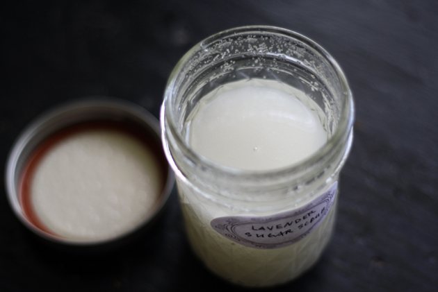 open-jar-sugar-scrub