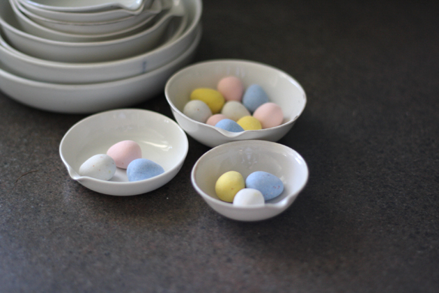 antique-measuring-bowls-with-3-bowls-w:eggs
