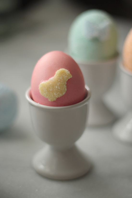 pink-egg-with-yellow-sugared-fondant-chickie